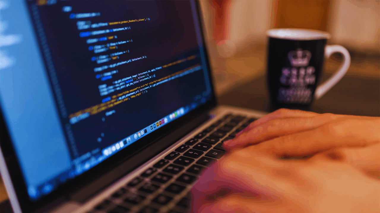 Les meilleures formations certifiées en technologie à suivre depuis chez vous en France