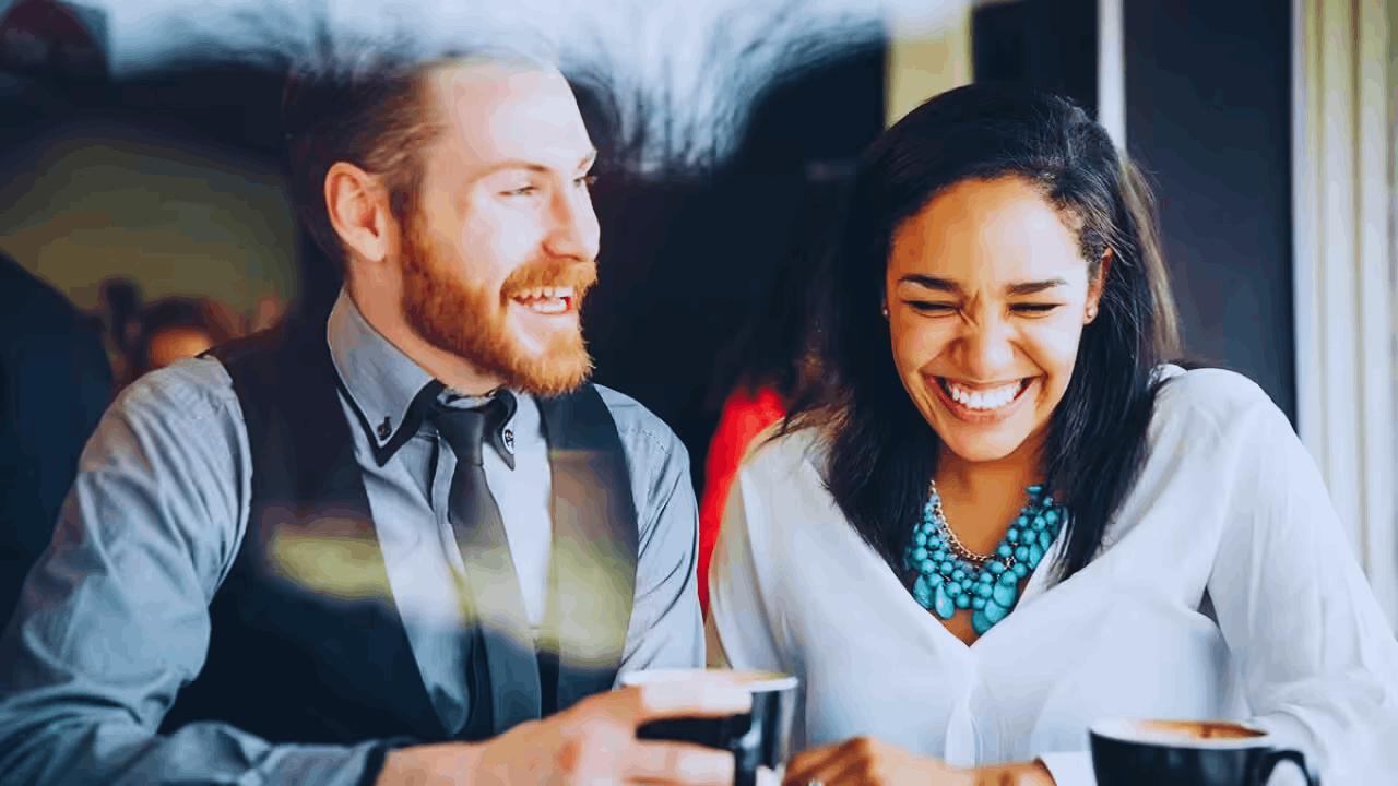 Seul(e) en Europe ? Cette nouvelle tendance de rencontres change la vie des célibataires
