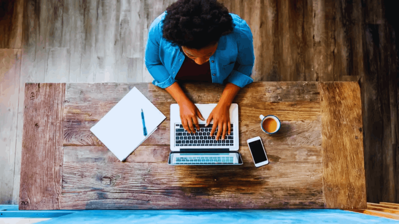 Les meilleures formations certifiées en technologie à suivre depuis chez vous en France
