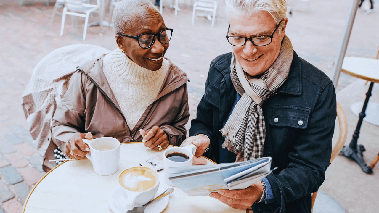 Seul(e) en Europe ? Cette nouvelle tendance de rencontres change la vie des célibataires