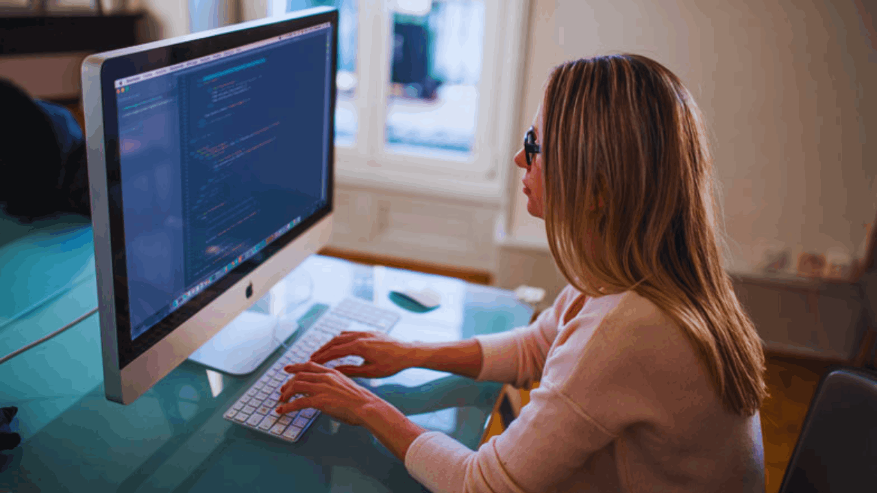 Les meilleures formations certifiées en technologie à suivre depuis chez vous en France